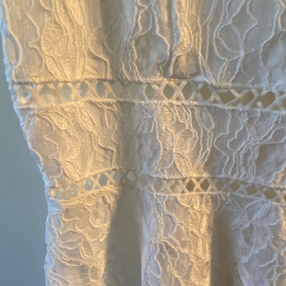 White lace dress - Picture 2 of 4